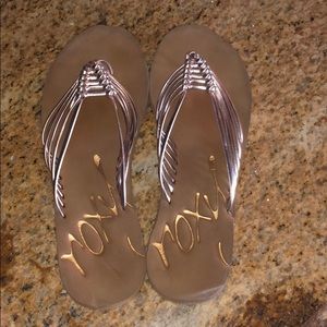 roxy rose gold flip flops
